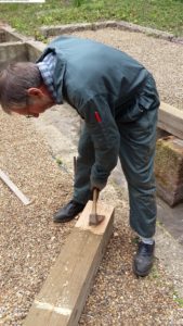 Adzing the central part of the buffer stop